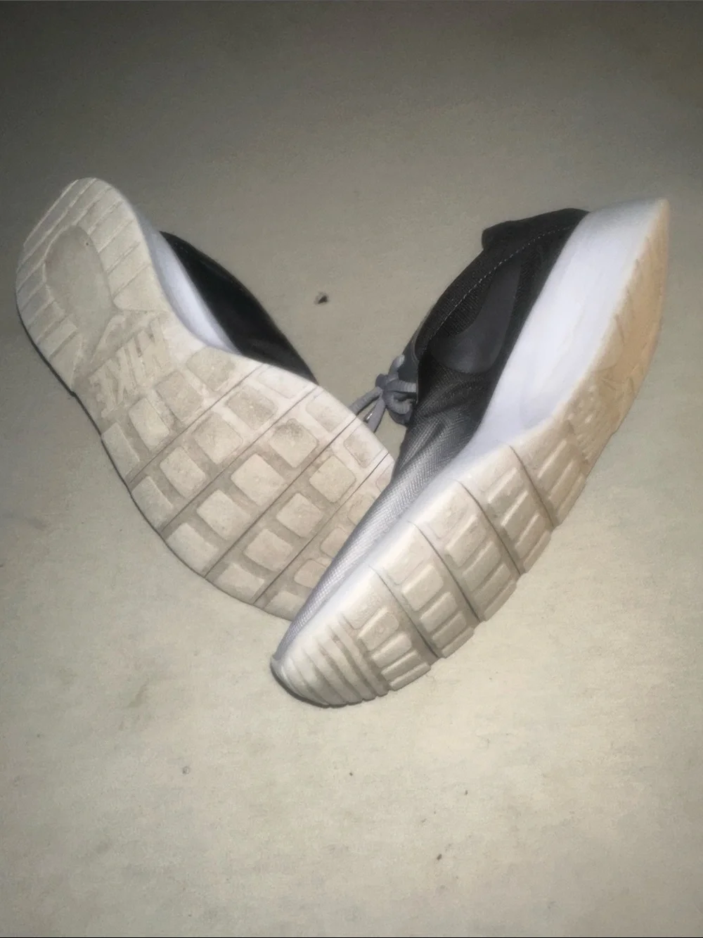 Nike Kids Size 7Y Gray and Black Low-Top Sneakers
